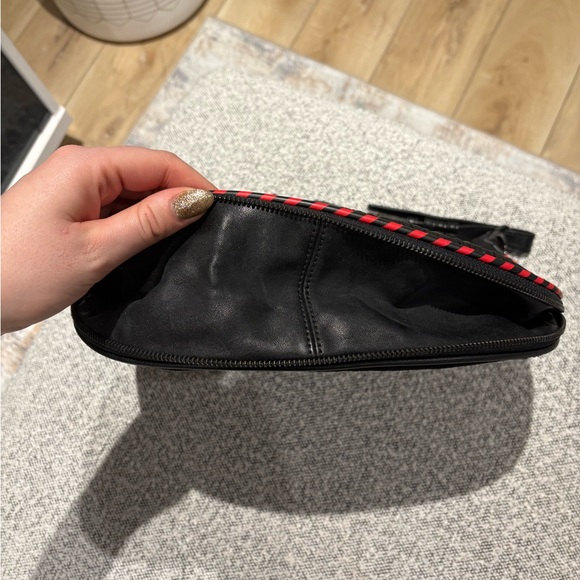 Desigual Siberia black half-moon shoulder bag. - Picture 11 of 12